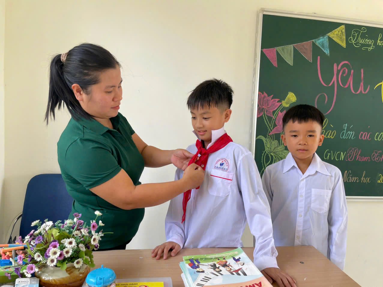 Co va tro truong Lien cap dao Tran Co To chuan bi cho le khai giang nam hoc 2025-2026. Anh: Thu Bau