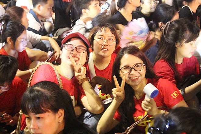 Khan gia hao huc den voi dem nhac. Anh: Le Tuyen