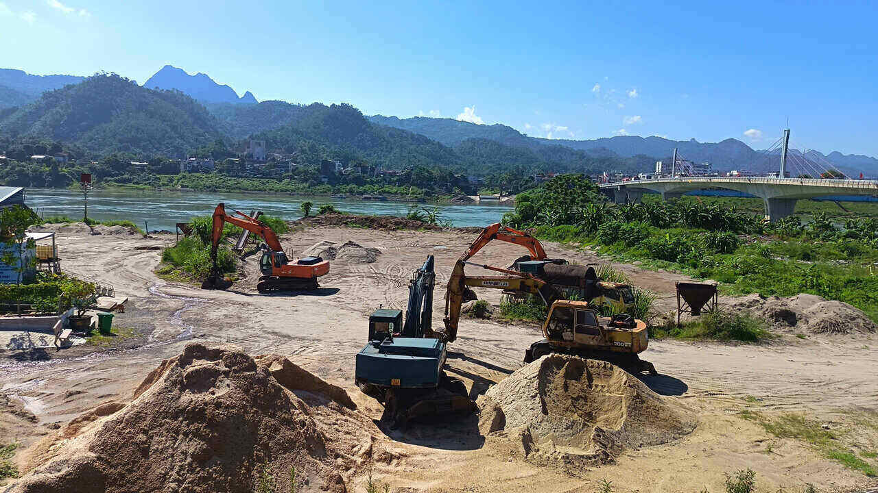 Bãi cát ở khu vực cầu Hoà Bình 2, phường Hoà Bình không có hàng để bán. Ảnh: Đặng Tình