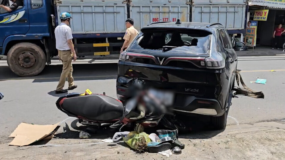 Multiple traffic collisions in Ho Chi Minh City, 2 people hospitalized for emergency care