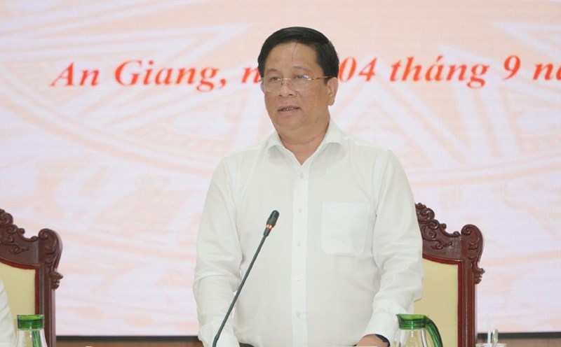 Chairman of An Giang Provincial People's Committee Ho Van Mung gave a speech at the meeting to listen to the progress report of projects serving APEC in Phu Quoc. Photo: Nguyen Anh