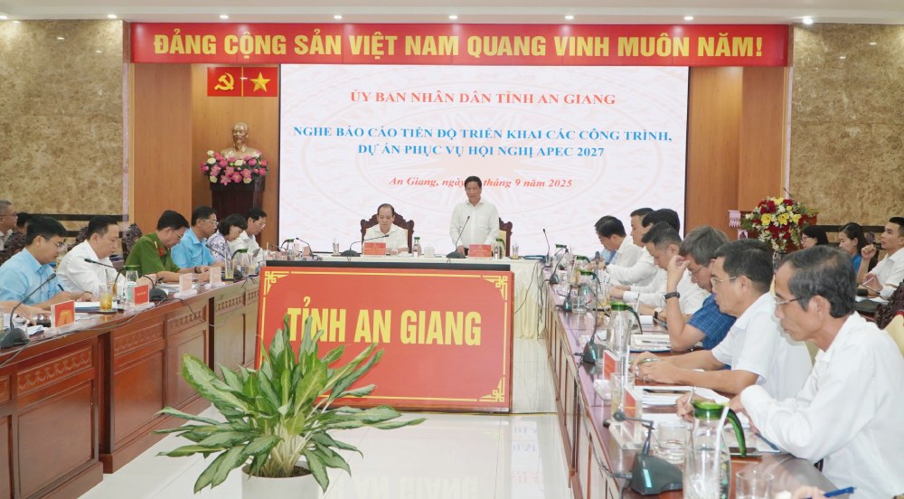 Dai bieu tham du cuoc hop. Anh: Nguyen Anh
