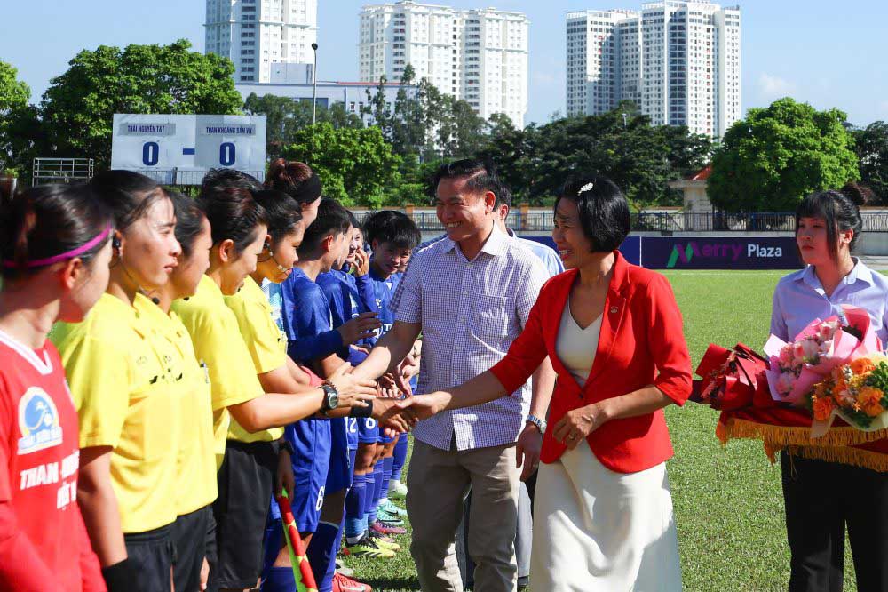 Giai se dien ra tu ngay 4.9 den 13.10, gom 2 giai doan luot di va luot ve, tai san Thanh Tri va san PVF, voi su tham du cua 6 doi gom: Ha Noi, Phong Phu Ha Nam, TPHCM I, TPHCM II, Than Khoang San Viet Nam va Thai Nguyen T&T.