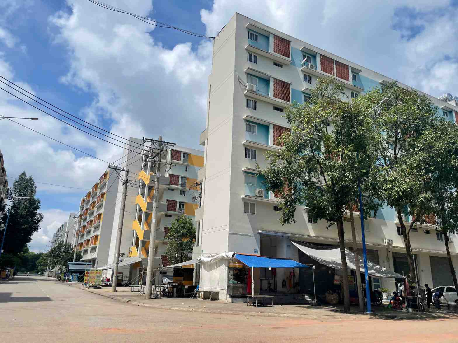 Becamex IDC Corporation and its member enterprises are implementing the social security housing project - Zone 5 Dinh Hoa. Photo: Dinh Trong