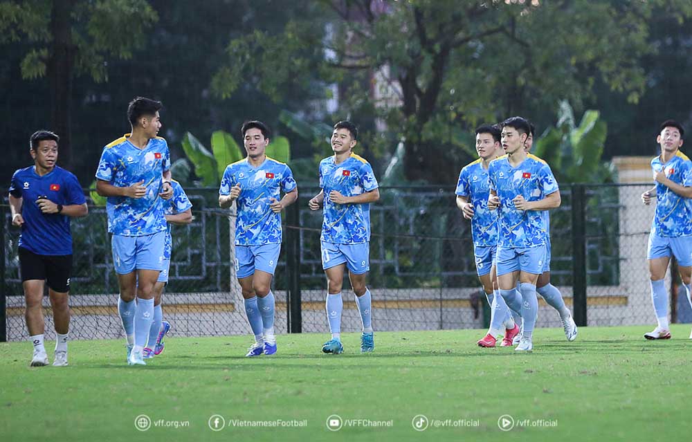 Buoi tap cua U23 Viet Nam dien ra trong khong khi thoai mai. Anh: VFF