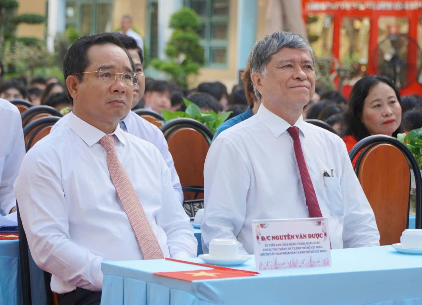 Chu tich UBND TPHCM Nguyen Van Duoc va Giam doc So GDDT TPHCM Nguyen Van Hieu du le khai giang. Anh: Chan Phuc