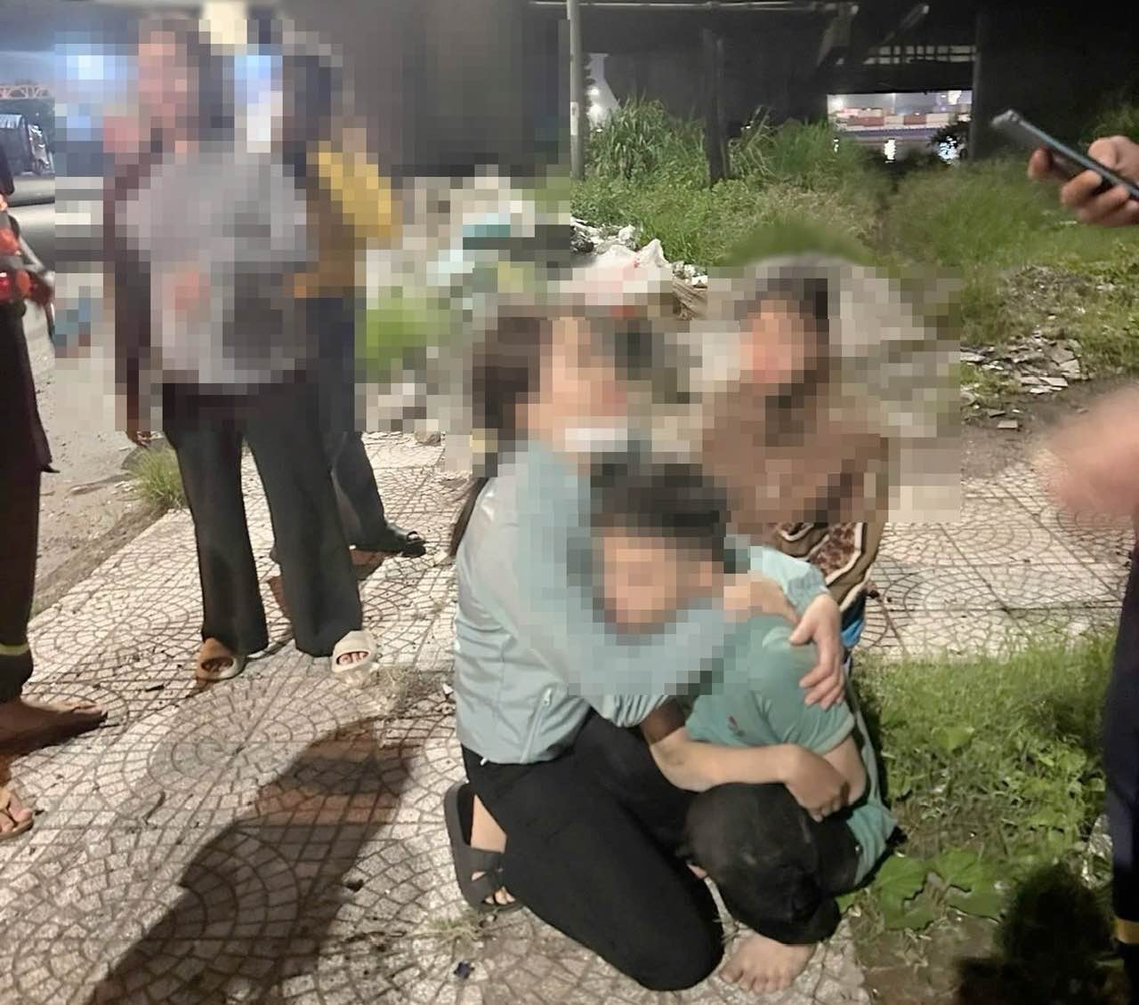 Dong Nai橋から男性が飛び降りた事件の現場。写真:Dong Nai省交通警察署