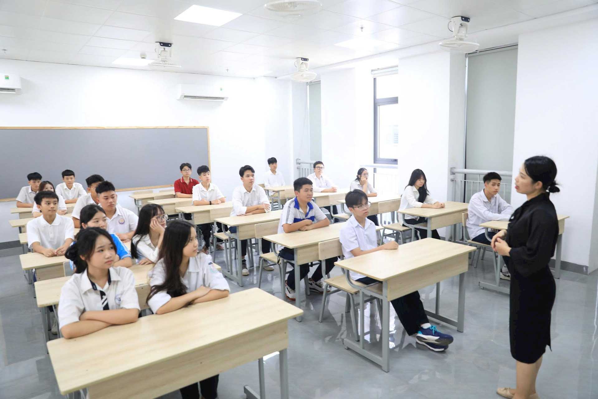 Dentro de la clase de la escuela secundaria Do Muoi (Hanoi). Foto: Quang Thai
