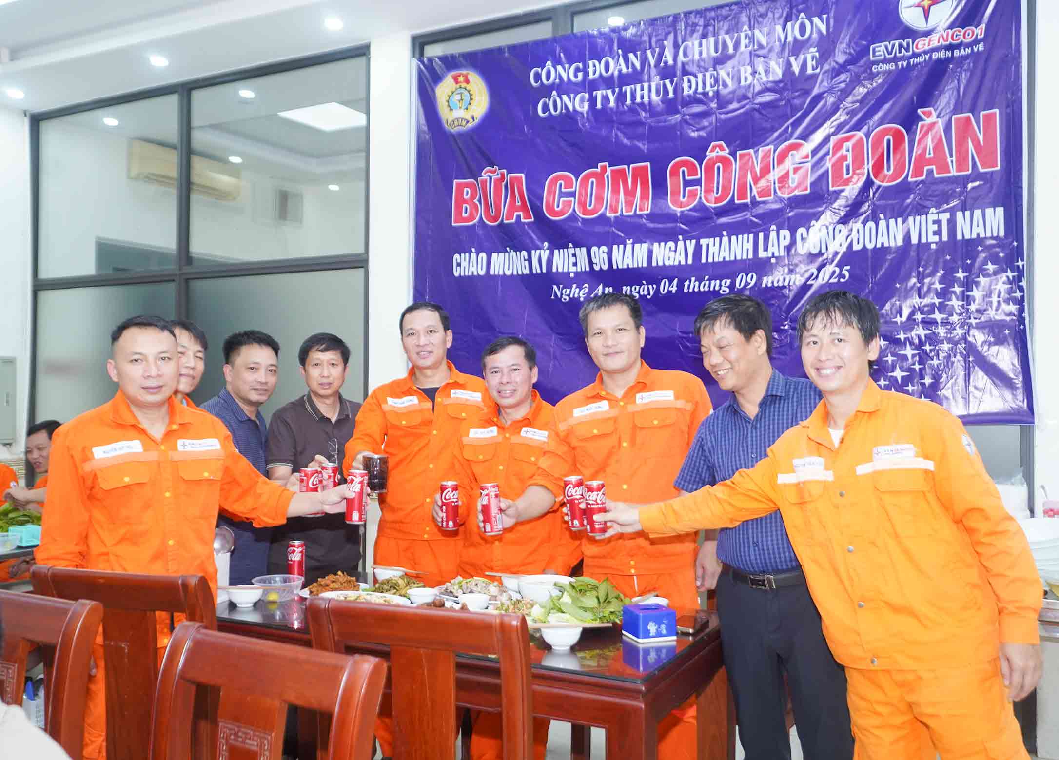 Chuong trinh “Bua com Cong doan” giup nguoi lao dong cong ty them gan ket. Anh: Duy Chuong