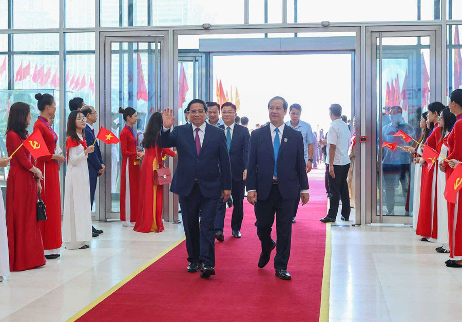 Thu tuong Chinh phu Pham Minh Chinh cung cac dai bieu toi du khai giang nam hoc 2025 – 2026 va ky niem 80 nam truyen thong nganh Giao duc.