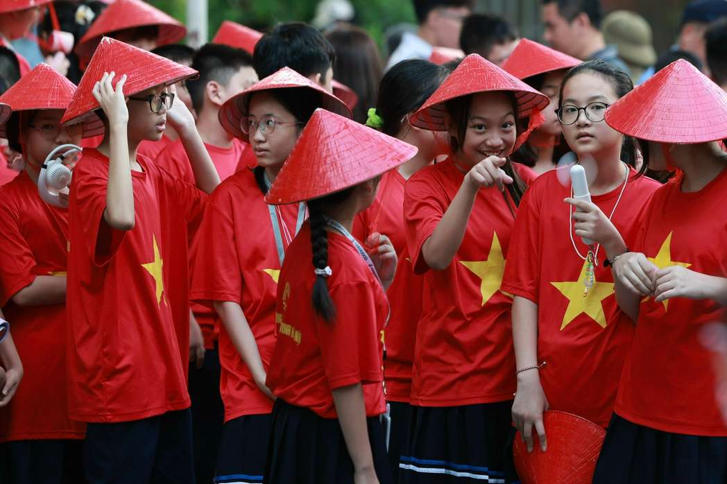 Hoc sinh truong Luong The Vinh xep hinh ban do To quoc trong ngay khai giang. Anh: Nguyen Hai