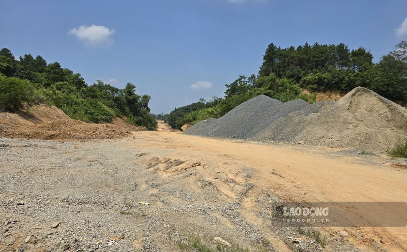 The construction of the Cao Bang City bypass has lasted nearly 20 years. Photo: Tan Van