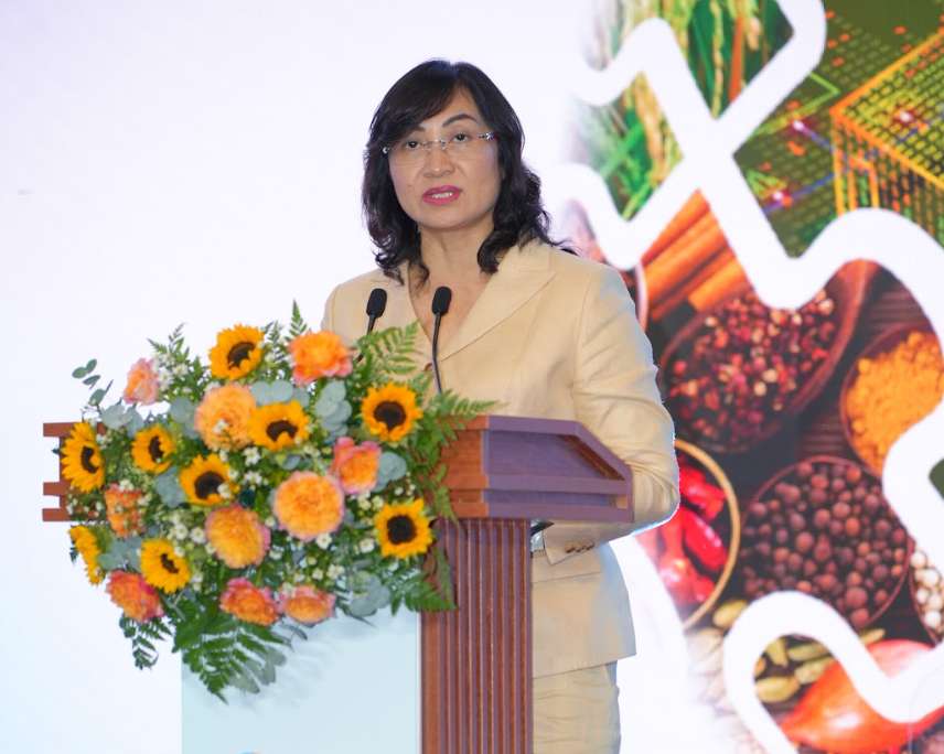 La vice-ministre Phan Thi Thang a informe que au cours des 7 premiers mois de 2025 le chiffre d'affaires total des importations et des exportations du Vietnam a atteint pres de 515 milliards de dollars. Photo : Ministere de l'Industrie et du Commerce