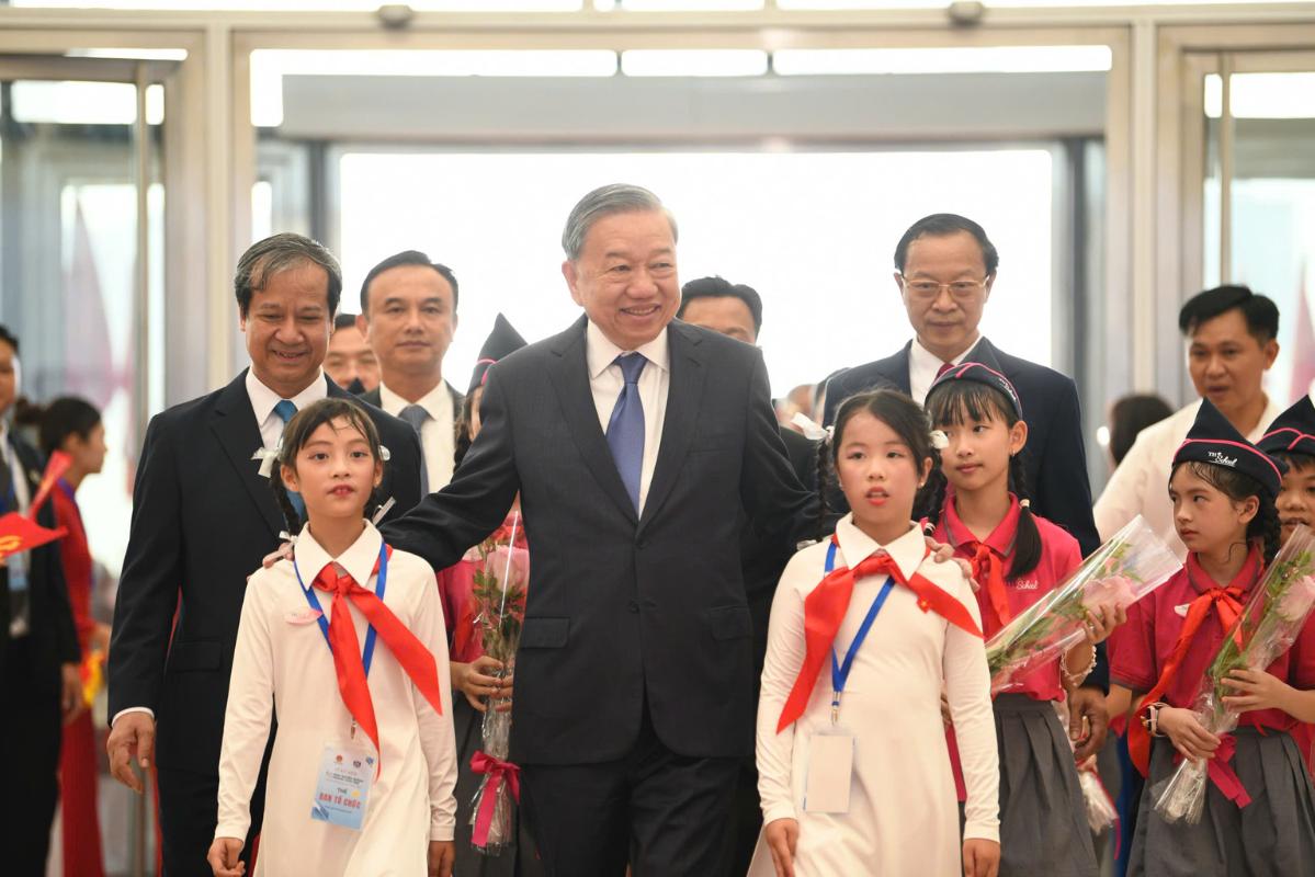 24h Education: An unprecedented mark of the opening ceremony. Photo: Hai Nguyen