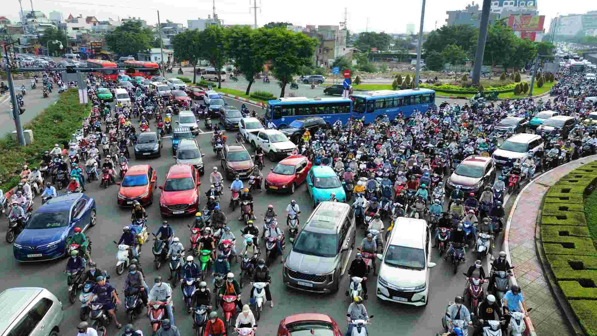 TPHCM đang quản lý hơn 11,4 triệu xe máy và 1,3 triệu ôtô sau sáp nhập. Ảnh: Minh Quân
