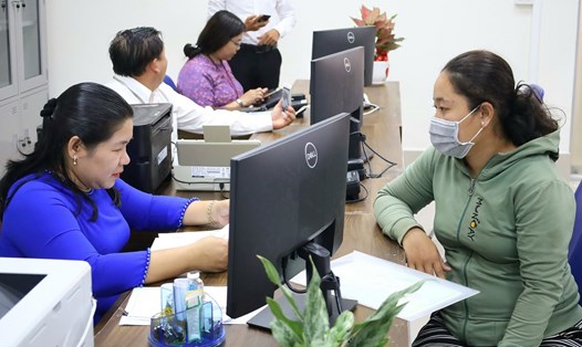 Người dân tới xin cấp phiếu lý lịch tư pháp tại TP Cần Thơ. Ảnh: Yến Phương