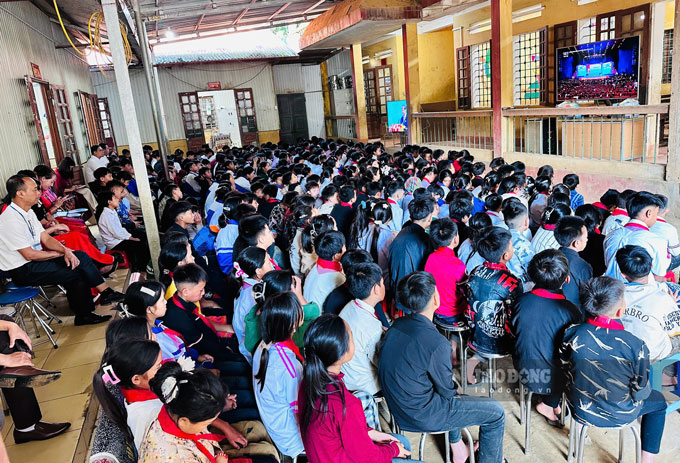 Do co so vat chat dang xay dung nen Truong PTDTBT TH&THCS Xa Ho dong thoi khai giang o ca 2 diem truong. Anh: Bao Nguyen