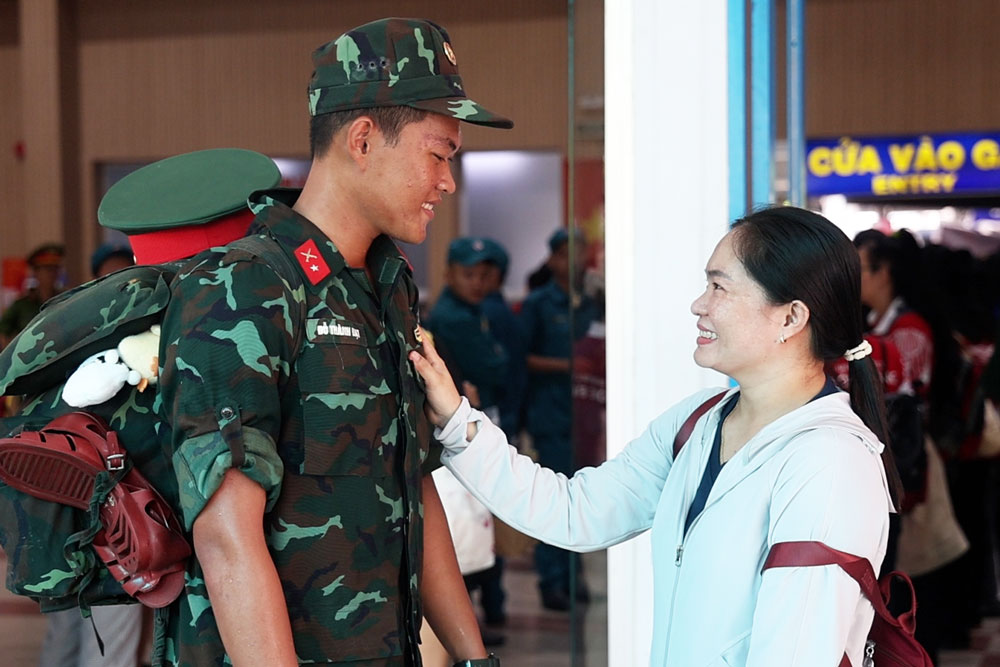 Warmth of support on the day of returning to Ho Chi Minh City of A80 missions