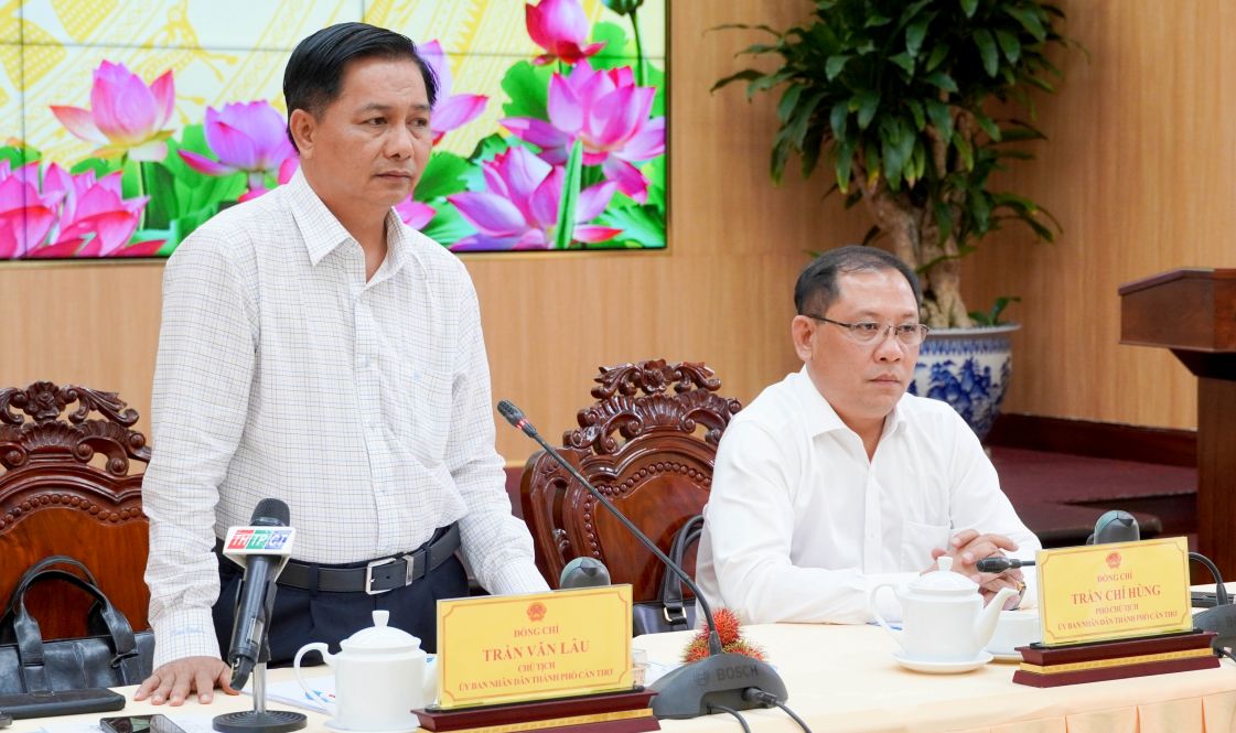 Chu tich UBND TP Can Tho Tran Van Lau phat bieu tai buoi lam viec. Anh: Phuong Anh