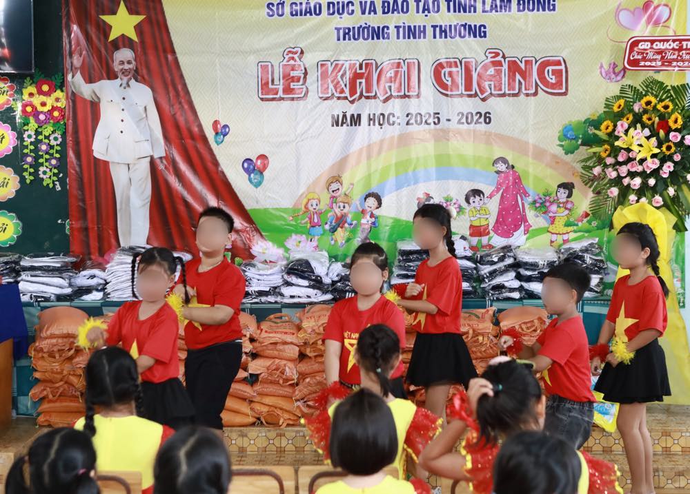 Tiet muc van nghe do cac em hoc sinh bieu dien. Anh: Duy Tuan 