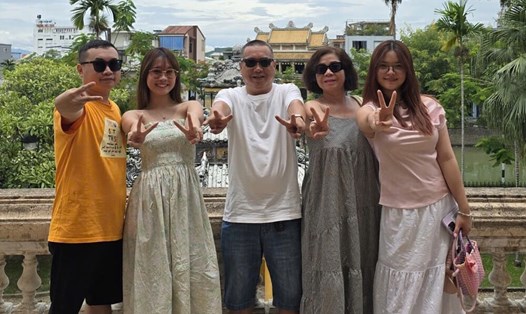 Dành những lời chúc ý nghĩa nhất gửi đến cha mẹ trong mùa Vu Lan. Ảnh: Tuấn Đạt