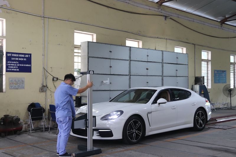 The inspectors hope to soon receive an increase in toxicity allowance. Photo: Nguyen Linh