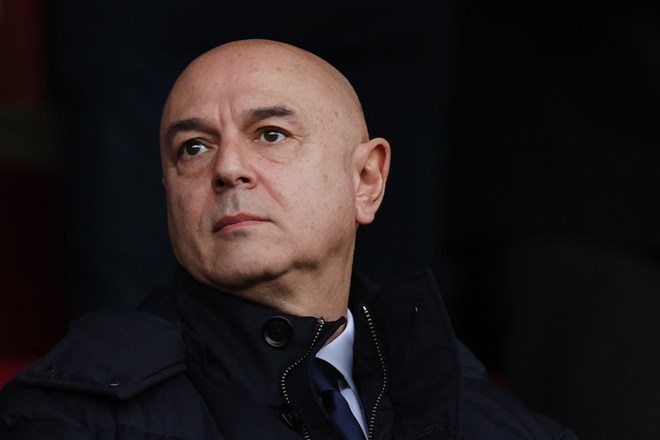Daniel Levy doi mat voi lan song chi trich du doi suot nhieu nam qua. Anh: AFP