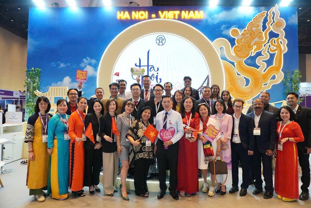 Pho Giam doc Trung tam Thong tin va Xuc tien Du lich (So Du lich Ha Noi) Nguyen Huu Viet lam viec voi cac dai bieu tai ITB Indian 2025. Anh: So Du lich Ha Noi