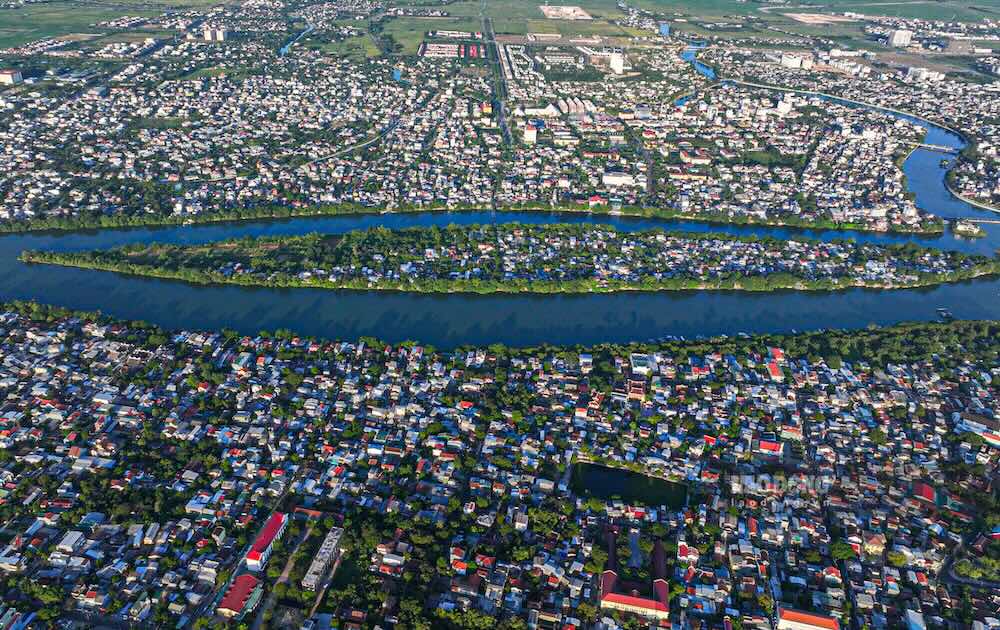 Giua long song Huong, oc dao binh di nay se duoc khoac len minh tam ao moi, hoa nhip cung hoi tho phat trien do thi nhung van giu gin duoc net dac trung truyen thong da lam nen thuong hieu tu bao doi. 