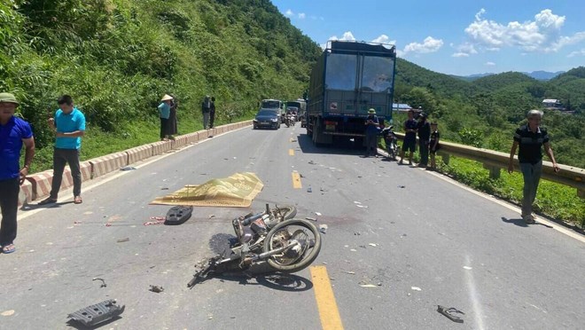 Tai nạn giữa ôtô và xe máy trên đường Hồ Chí Minh, 1 người tử vong