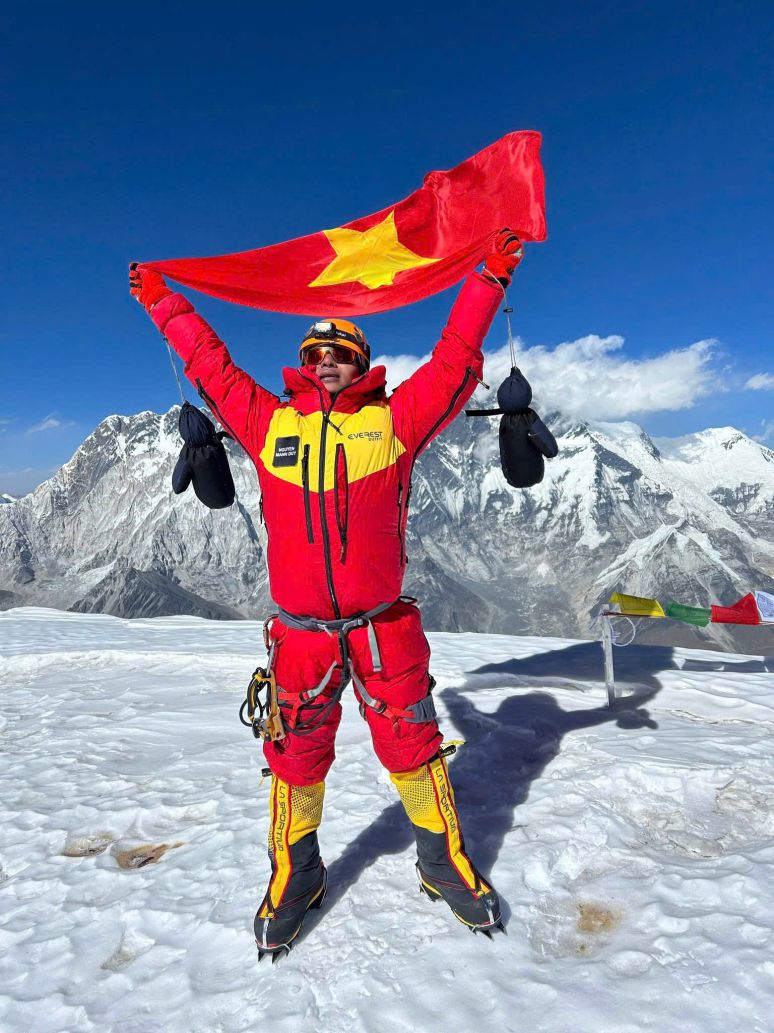 Chinh phuc thanh cong “noc nha the gioi” Everest (5.2025), nha leo nui Nguyen Manh Duy cung dong thoi la nguoi linh hoi duoc nhieu nang luong van hoa - tinh than tu vung dat Himalaya ky bi. Anh: Nhan vat cung cap