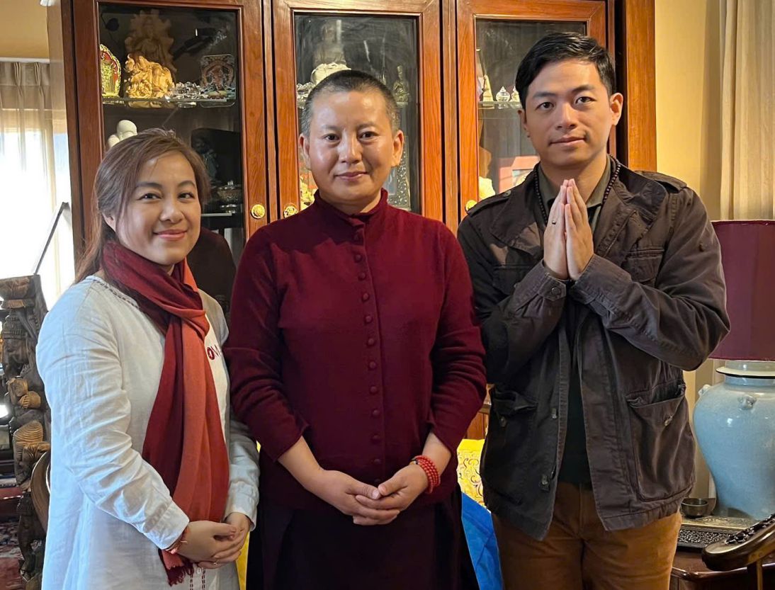 Vo chong Manh Duy - Tran Hien trong cuoc gap day nhan duyen voi Ani Choying Drolma - giong thien ca hang dau the gioi. Anh: Nhan vat cung cap
