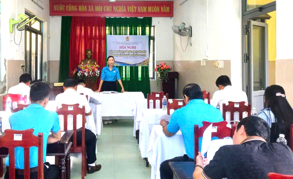 The ward union has just held a grassroots union meeting to evaluate the results of activities in the past 2 months. Photo: Dien Ban Ward Union