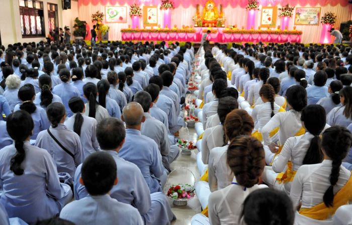 Le Vu Lan la dip de tuong nho cong on cha me, to tien va duoc Phat giao coi la ngay le quan trong trong thang 7 Am lich hang nam. Anh Viet Van - Bao Lao Dong