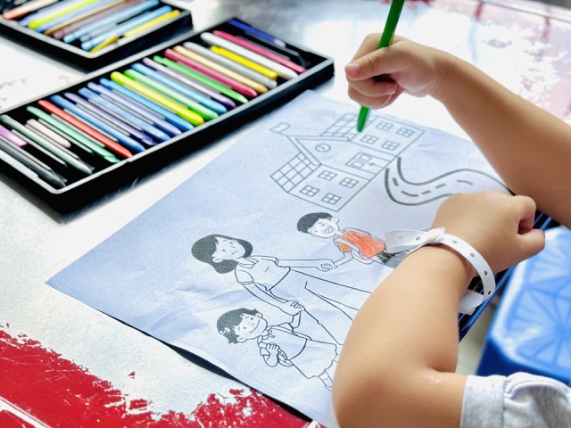 By opening this class, children have more space to study after being treated for their illness. Photo: Provided by the unit