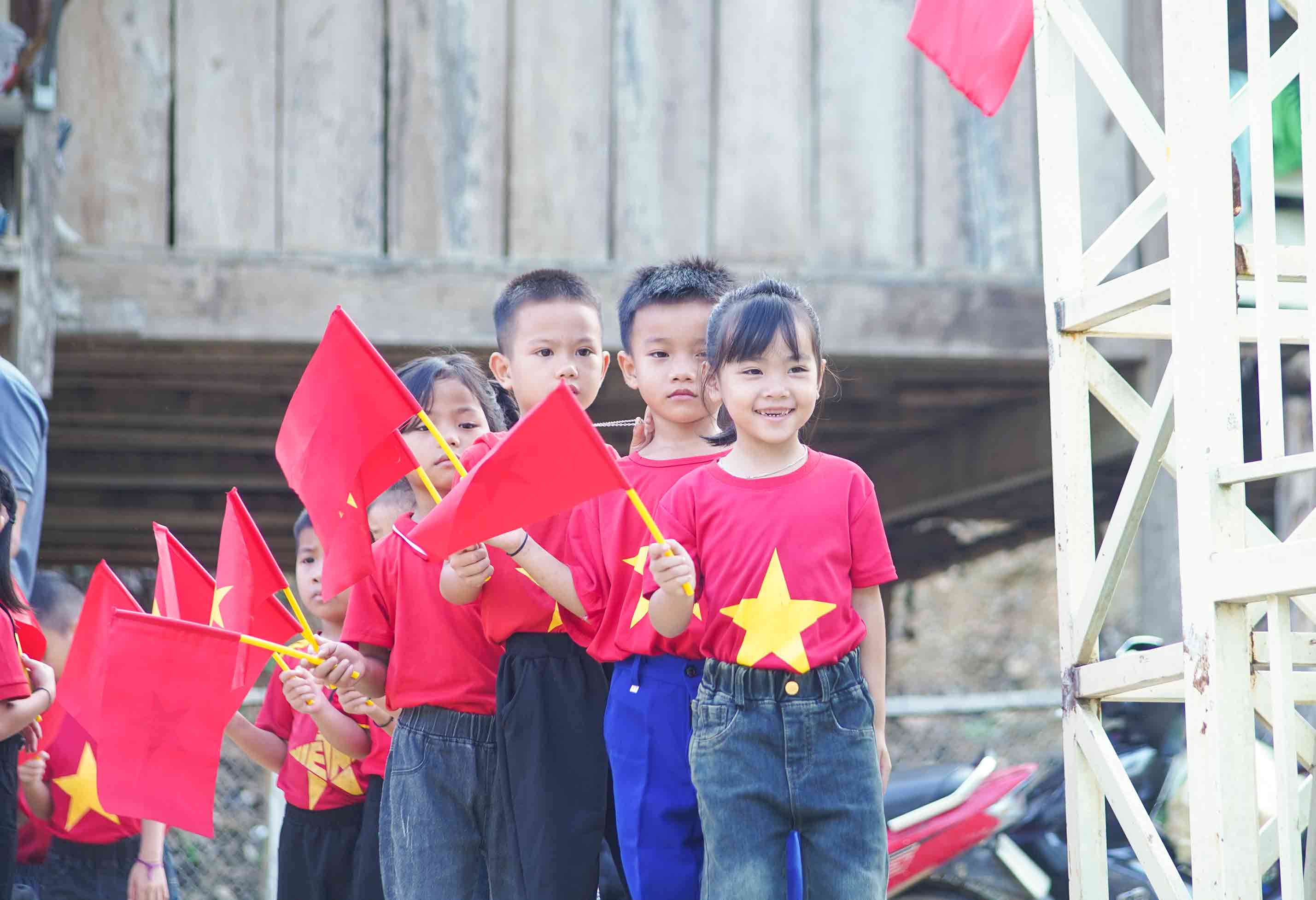 Niem vui cua cac em hoc sinh buoc vao nam hoc moi. Anh: Duy Chuong