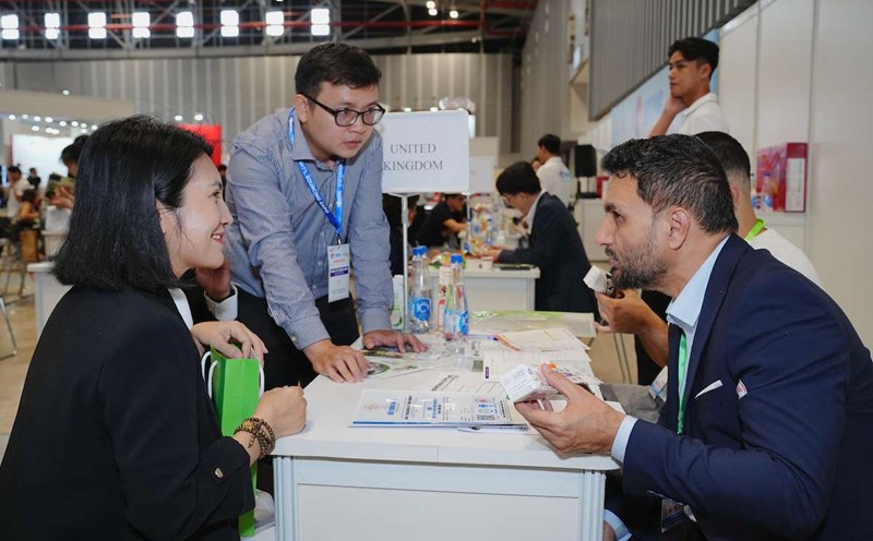 International purchasing groups will explore more than 12,000 products in 4 product groups at 500 booths of more than 400 Vietnamese enterprises. Photo: BCT