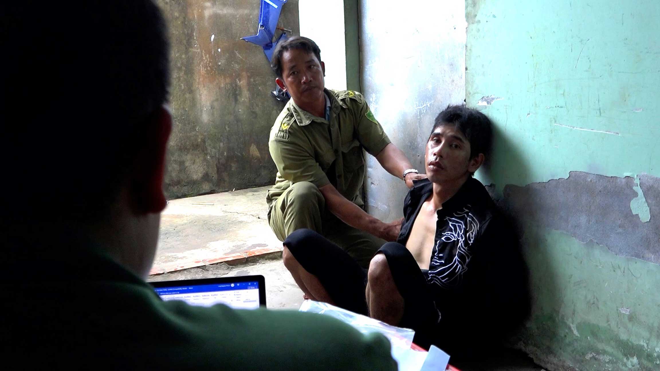 Đối tượng Nguyễn Hoàng Giang bị lực lượng chức năng bắt quả tang tàng trữ chất ma túy