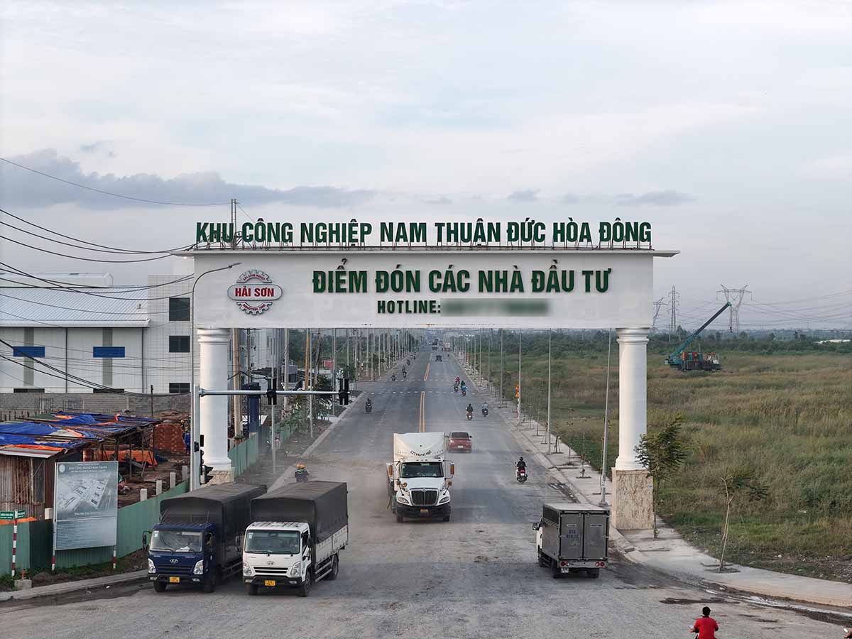 Tuyen 823D duoc ky vong thuc day cong nghiep, logistics va bat dong san, ket noi cac khu cong nghiep, do thi lon tai Duc Hoa, Tay Ninh. Ảnh: Minh Tien
