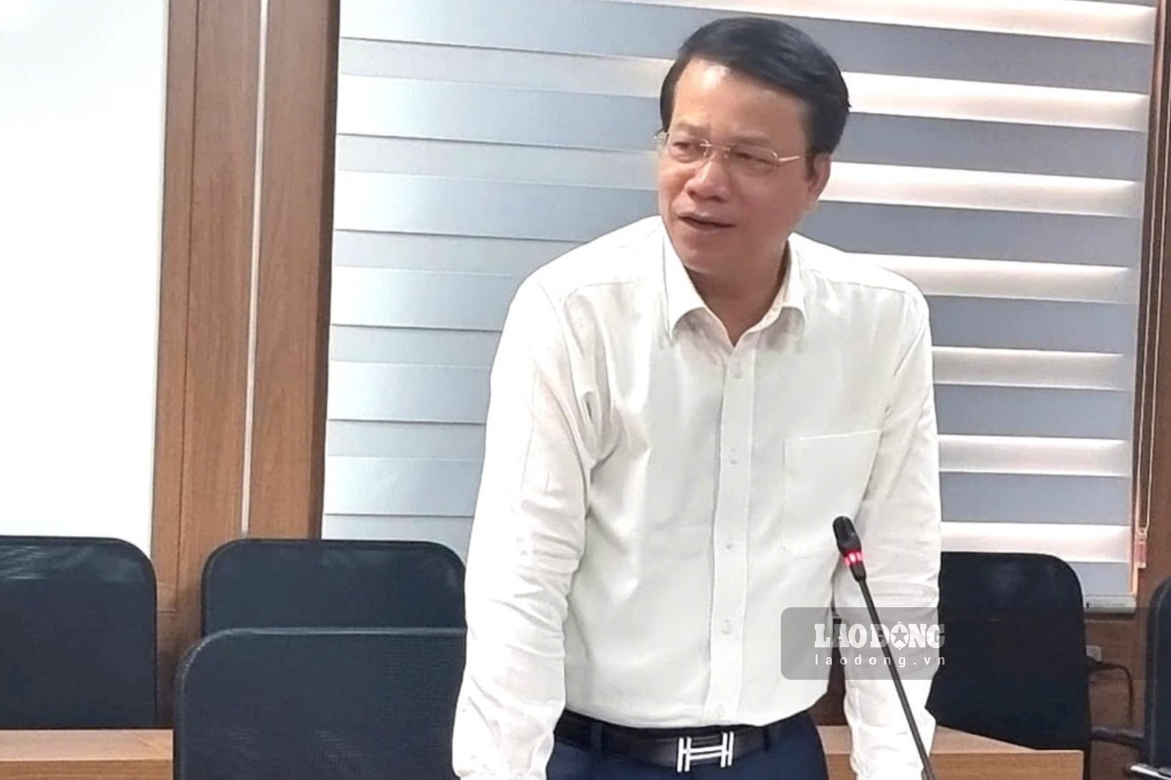 Lan dao phuong Phan Dinh Phung bao cao tinh hinh hoat dong sau 2 thang trien khai mo hinh 2 cap. Anh: Nguyen Hoan.