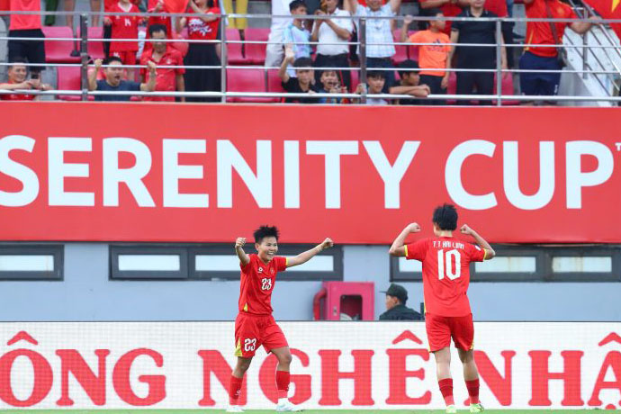 Bich Thuy (left) is the only player of the Vietnam women's team to make the typical squad of the 2025 Southeast Asian Women's Football Championship. Photo: VFF