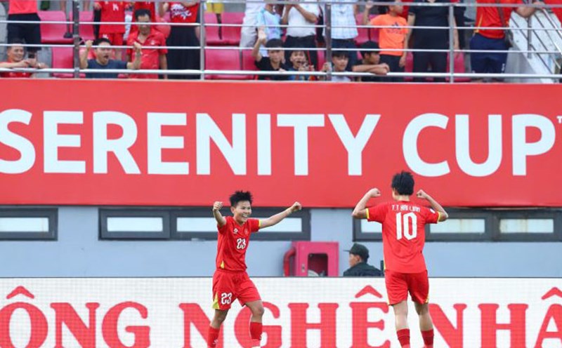 Bich Thuy (left) is the only player of the Vietnam women's team to make the typical squad of the 2025 Southeast Asian Women's Football Championship. Photo: VFF