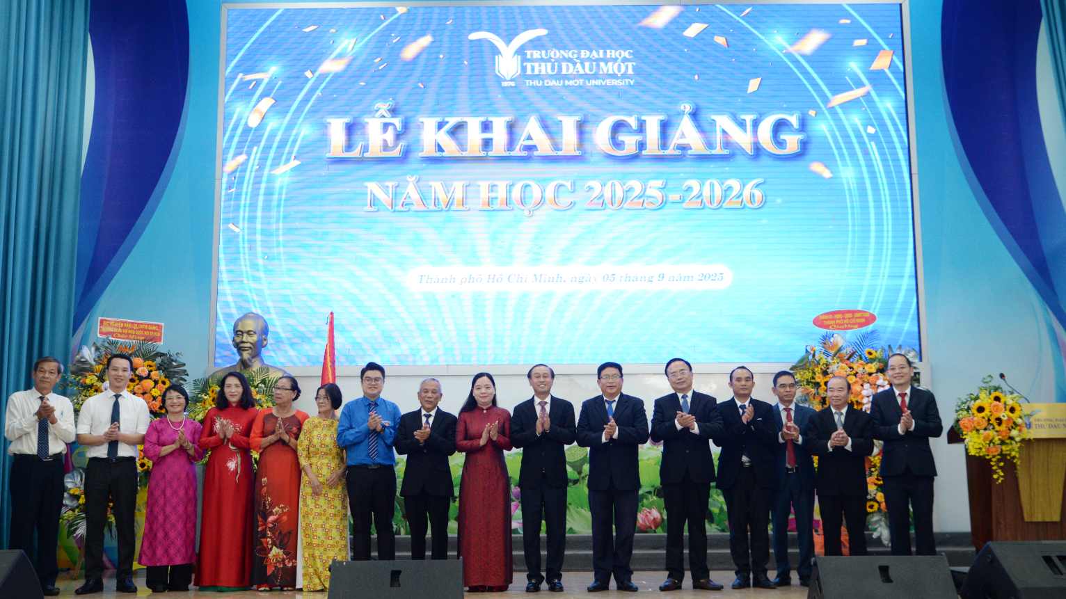 Thu Dau Mot University opens the new school year. Photo: TDM University