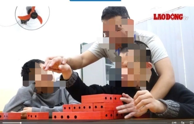 幼稚園児、高校生、一般教育プログラムに従って定期教育機関で学ぶ学生は、学習費の補助を受けられます。写真:Son Tran