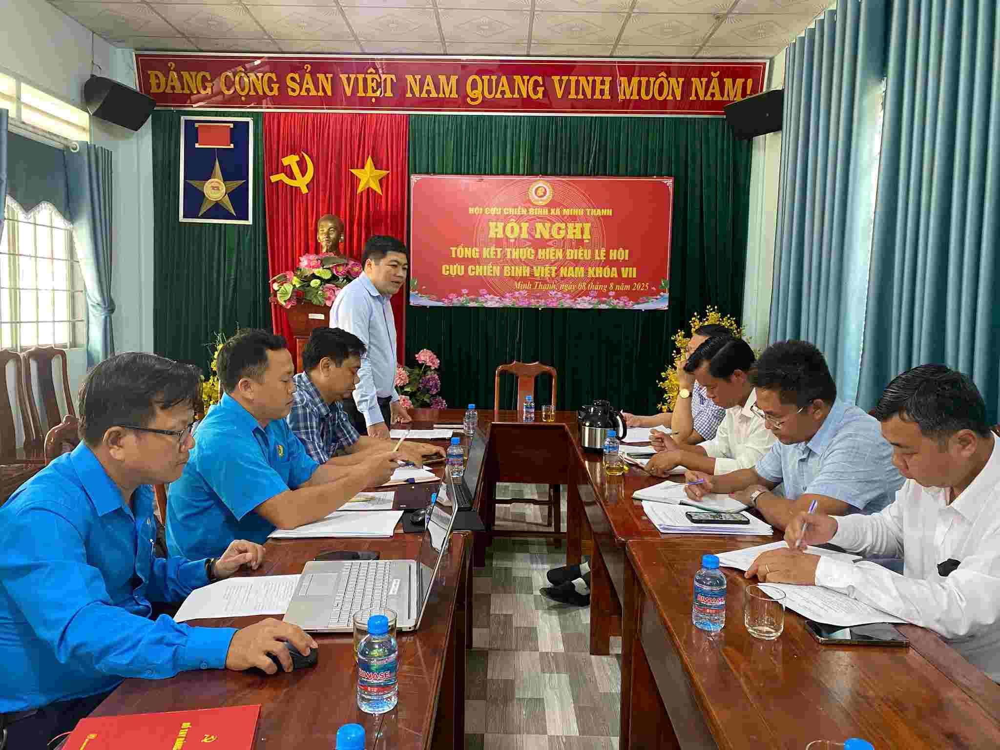 La Federation du travail de Ho Chi Minh-Ville travaille avec le comite du parti de la commune de Minh Thanh sur le travail syndical le developpement des membres du syndicat et la creation du CDCS. Photo : Yen Nhi