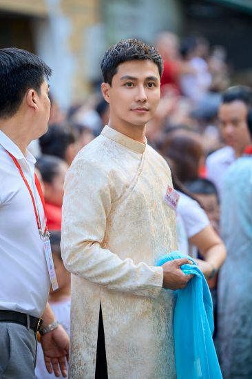 Actress Thanh Son participated in the parade, marched for mission A80. Photo: Character provided