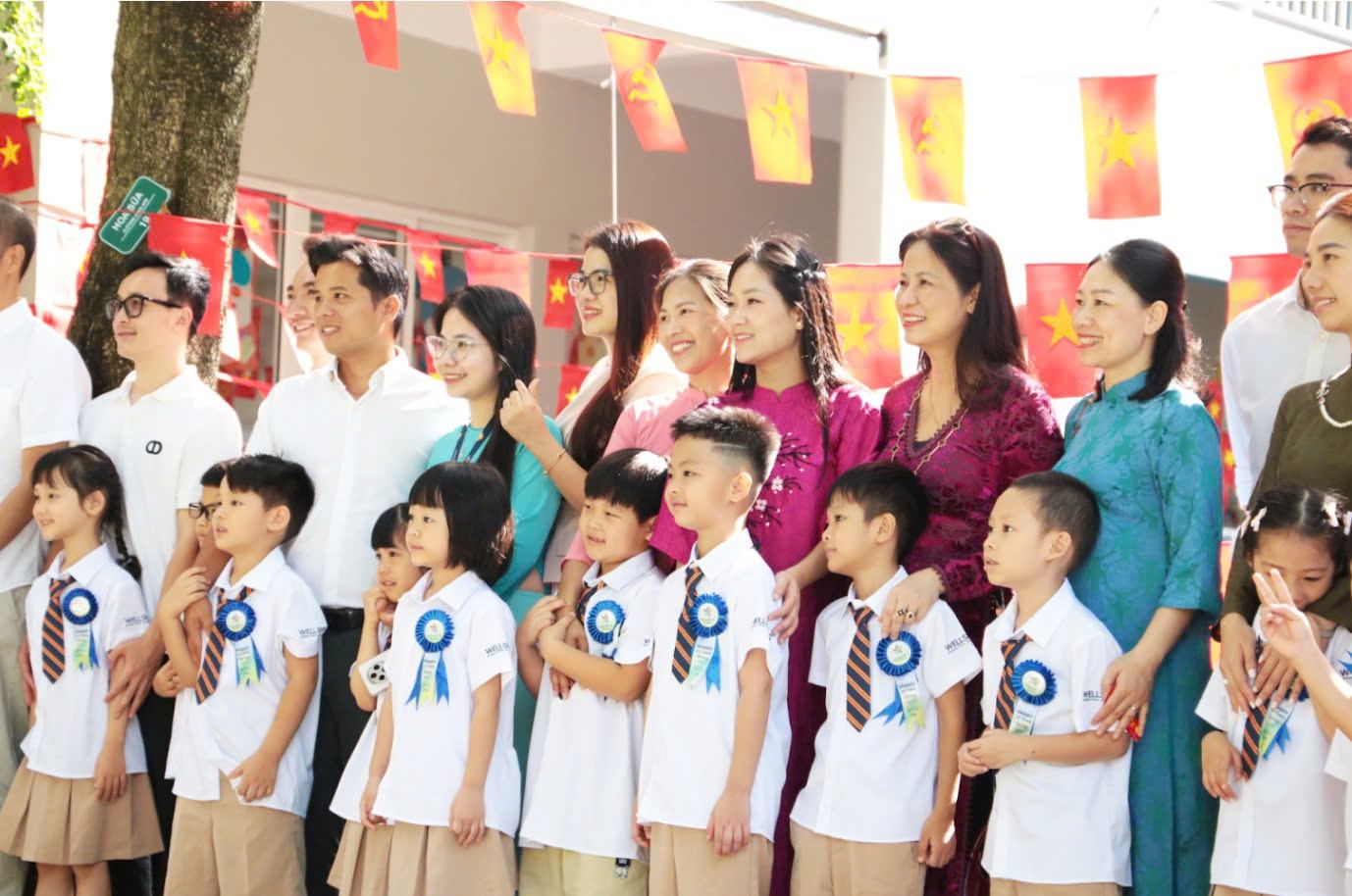 Su dong hanh ben chat cua phu huynh va nha truong tao nen tang vung chac nuoi duong hanh phuc, tri thuc va su phat trien toan dien cua hoc sinh Wellspring Hanoi.