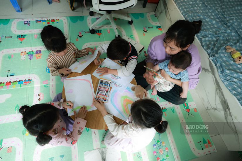 Reduisant les frais de cotisation a l'assurance maladie pour les enfants les ouvriers sont rassures a l'approche de la nouvelle annee scolaire. Photo d'illustration : Hai Nguyen