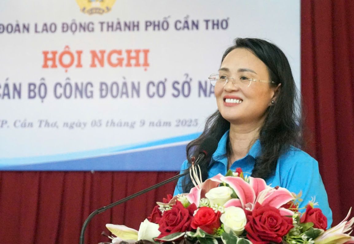 Ba Le Thi Suong Mai - Chu tich LDLD TP Can Tho phat bieu tai buoi lam viec. Anh: Anh Khoa