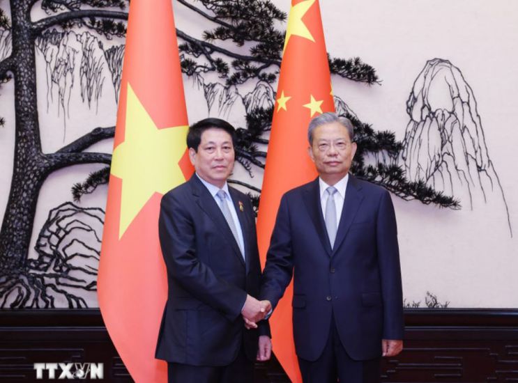 량창 국가주석의 정치국 위원 2025년 9월 4일 자오러지 중국 전국인민대표대회 상무위원과 회담. 사진: TTXVN